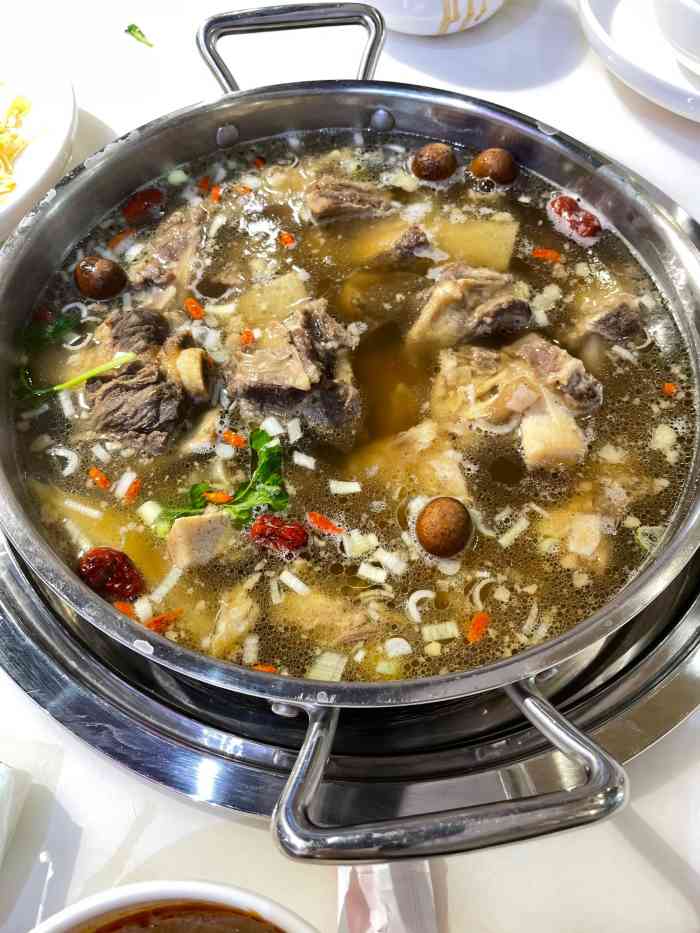华先生牛排火锅(丽江路店)-"[薄荷]环境:新开店马住,装修简约干净..."