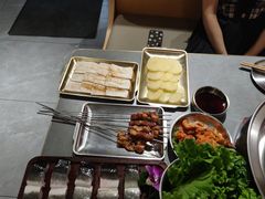 -围炉肉舍•炭烤活鳗•丹东海鲜烤肉(步行街店)