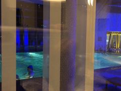 室内泳池-上海滴水湖皇冠假日酒店