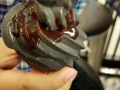 酷黑火山华夫冰淇淋（黑芝麻）-汉堡王(天津鲁能店)