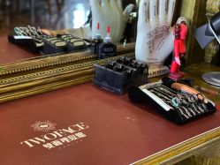 -TWOFACE 双面理发馆