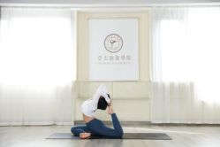 -亚太瑜伽普拉提学院