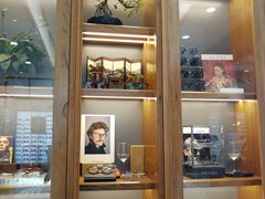 -回瑞眼镜·蔡司·依视路官方授权店(广益路万达店)
