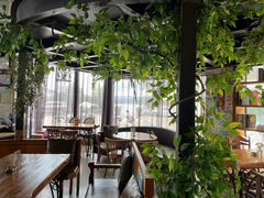 靠窗位-酤居湖景音乐餐吧(安宁店)