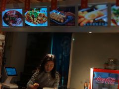 -爆炸头阿姨小四川正宗川味小吃(无任何分店)