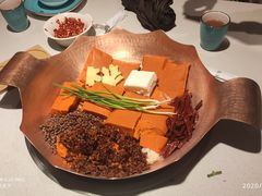-墨居上隐·院子里火锅(峨眉店)