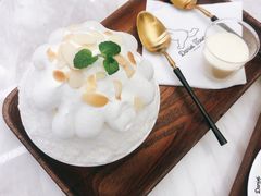 榴莲肉加榴莲冰淇淋-丹礼糖甜品