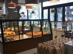 面包甜点陈列柜-Dough&Joe团憩(瑞虹天地月亮湾店)