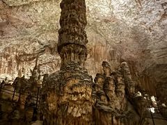 -波斯托伊纳溶洞