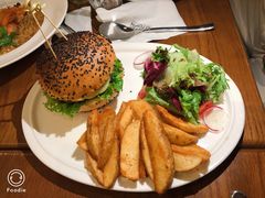 招牌牛肉汉堡-UPPER KITCHEN(延安路店)