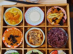 九宫格（盲盒）-轻蔬不用等·素食(江苏路店)