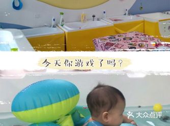 炎热的天气，最适合玩水了，小宝宝游泳全身还能得到锻炼