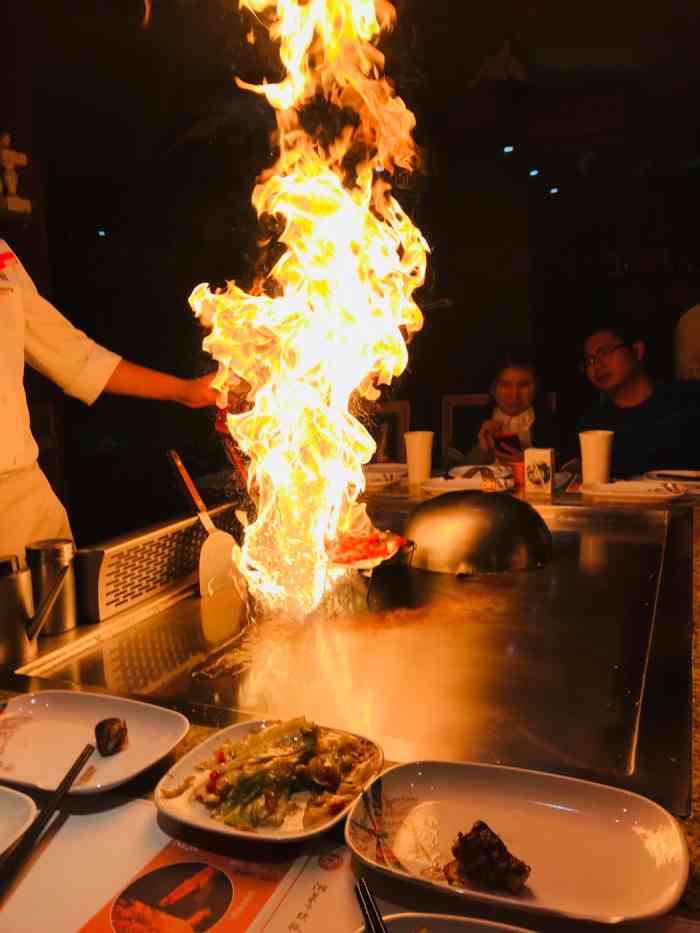 57度湘·铁板烧(中山大洋店)-"环境不错,如果厨师做菜时还会耍点花样