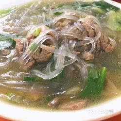 奉化牛肉干面，奉化的经典美食。叔叔有朋友就是做这个的