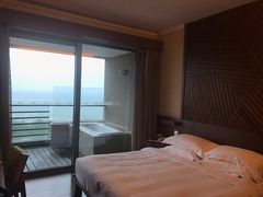 -三亚湾海居铂尔曼度假酒店