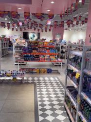 -嗨本可潮玩仓(大兴大悦春风里店)