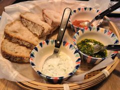 三种酱配酸面包-Mesa Madre梅萨妈妈·Bintana(国贸店)