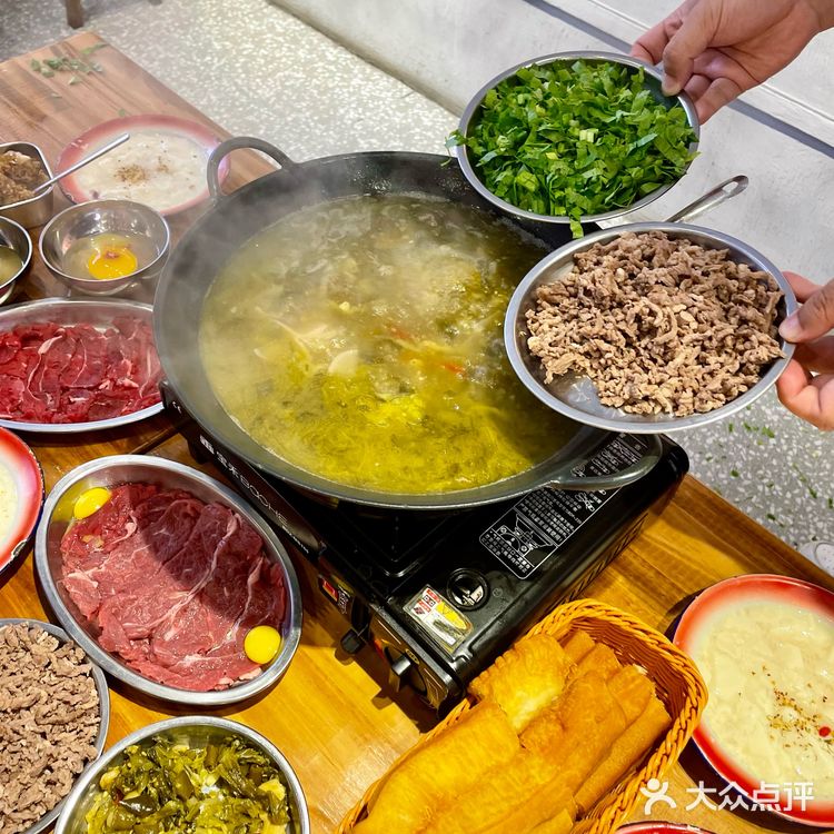 乌鲁木齐这家新开的渣渣牛肉火锅好吃S了❗️