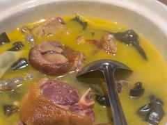 -帅巴人舅母子腊蹄民俗村