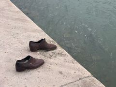 -多瑙河畔鞋履雕塑