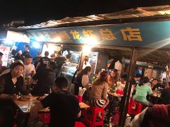 等位区-冶建镜子·老南昌大排档·江西虾王(总店)