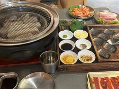 -围炉肉舍•炭烤活鳗•丹东海鲜烤肉(步行街店)