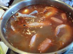 入座后每桌有一盘虾-火舞泰·泰式海鲜火锅餐厅(世纪城店)