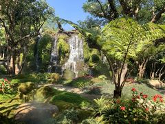 -Chom Cafe and Restaurant