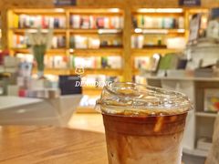 拿铁咖啡-新华里咖啡书吧(新华书店小寨店)