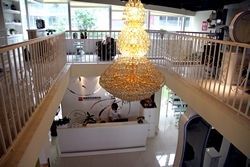 富丽堂皇的水晶灯-丽时 Hair Salon