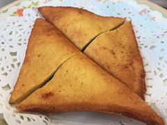 咖喱吞拿鱼角-喜莲咖啡