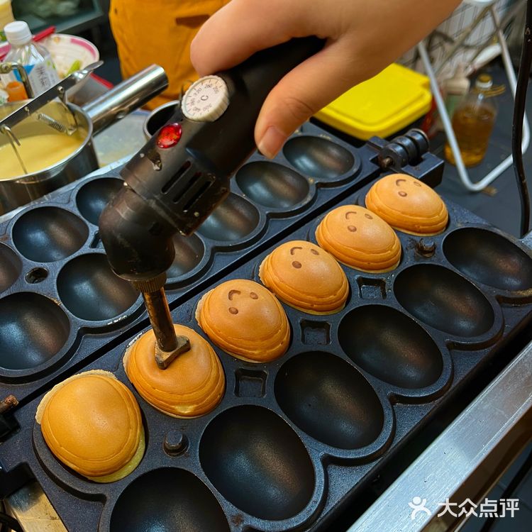 拿着只巨无霸菠萝🍍走在风湿地❗️