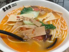 -蒙自源米线大王(花园城商场店)