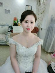 -红馆妆造(中央大街店)