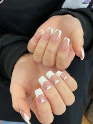 -花岐款式专研健康美甲沙龙