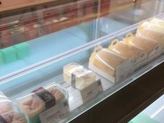 -顶东面包花园·生日蛋糕(世博店)