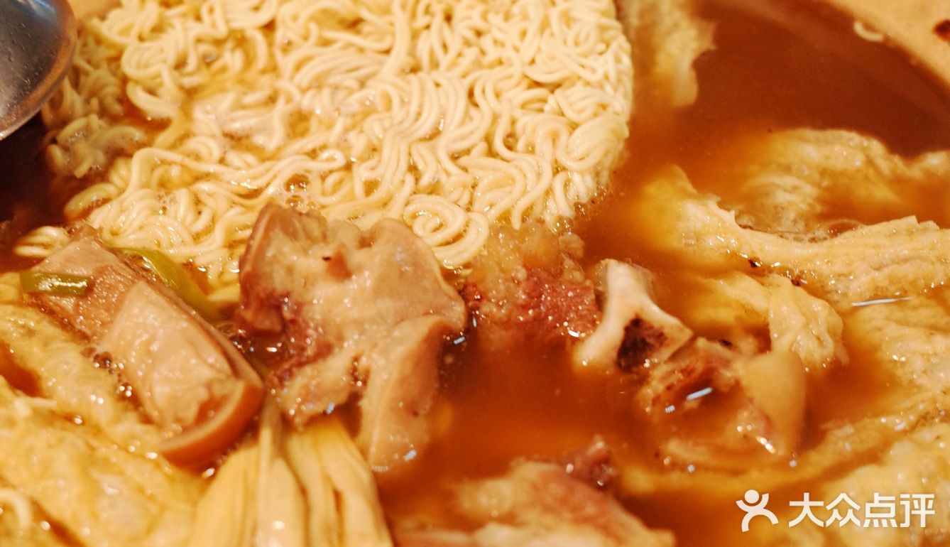 冬天当然要吃暖暖的羊肉煲啦 