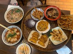 -爆炸头阿姨小四川正宗川味小吃(无任何分店)