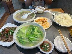 -大众跷脚牛肉馆·非遗传承单位(峨眉山店)