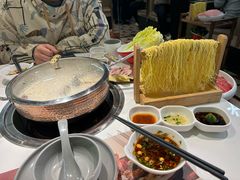 -洪氏嗨捞·广东猪肚鸡·椰子鸡火锅(西咸万象城店)