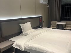 -鹏城丽景酒店(华强北红岭地铁站店)