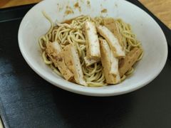 -松树干拌面店