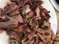 -闫家驴肉老店(华电一校店)