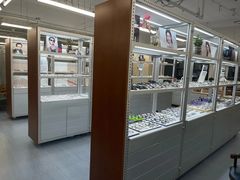 -无奔眼镜·蔡司·依视路授权店(朝阳大悦城店)