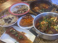 -爆炸头阿姨小四川正宗川味小吃(无任何分店)