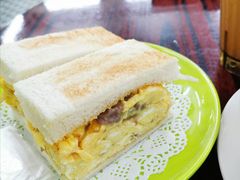 咸牛蛋治-噏耷茶档