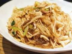 酸萝卜炒粉-小镇大厨新概念复合中餐厅(万达广场大连高新店)