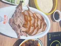 -龙聚德北京烤鸭(沙坪坝华宇A馆店)