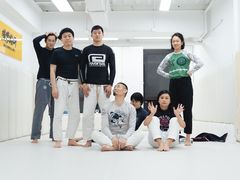 -菠萝格斗巴西柔术训练馆