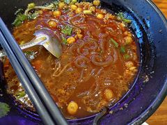 -爆炸头阿姨小四川正宗川味小吃(无任何分店)